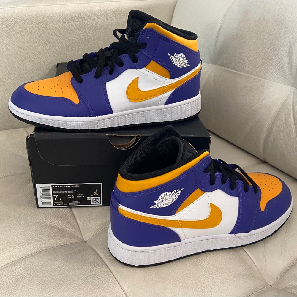 AIR JORDAN 1 MID GS
"Lakers" 7Y